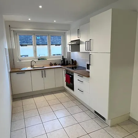Sweet 3 Bedrooms Free Parking Apartment *